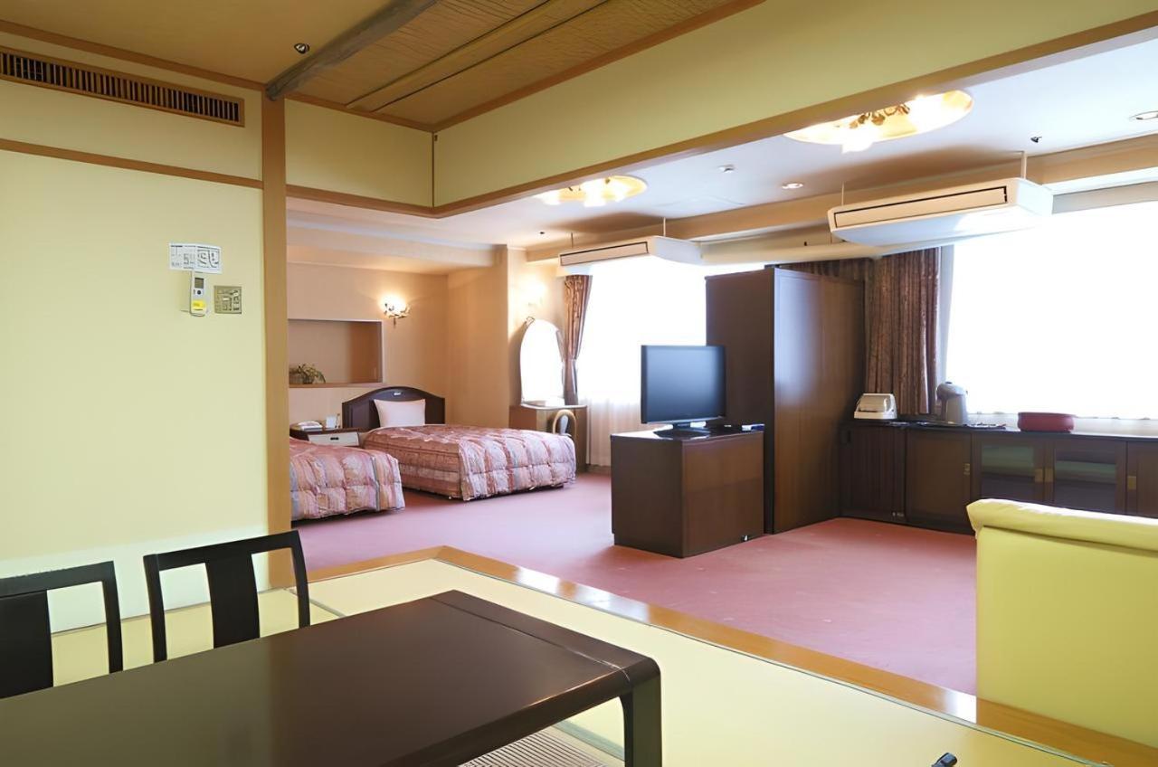 New Sunpia Tsuruga Hotel Bagian luar foto