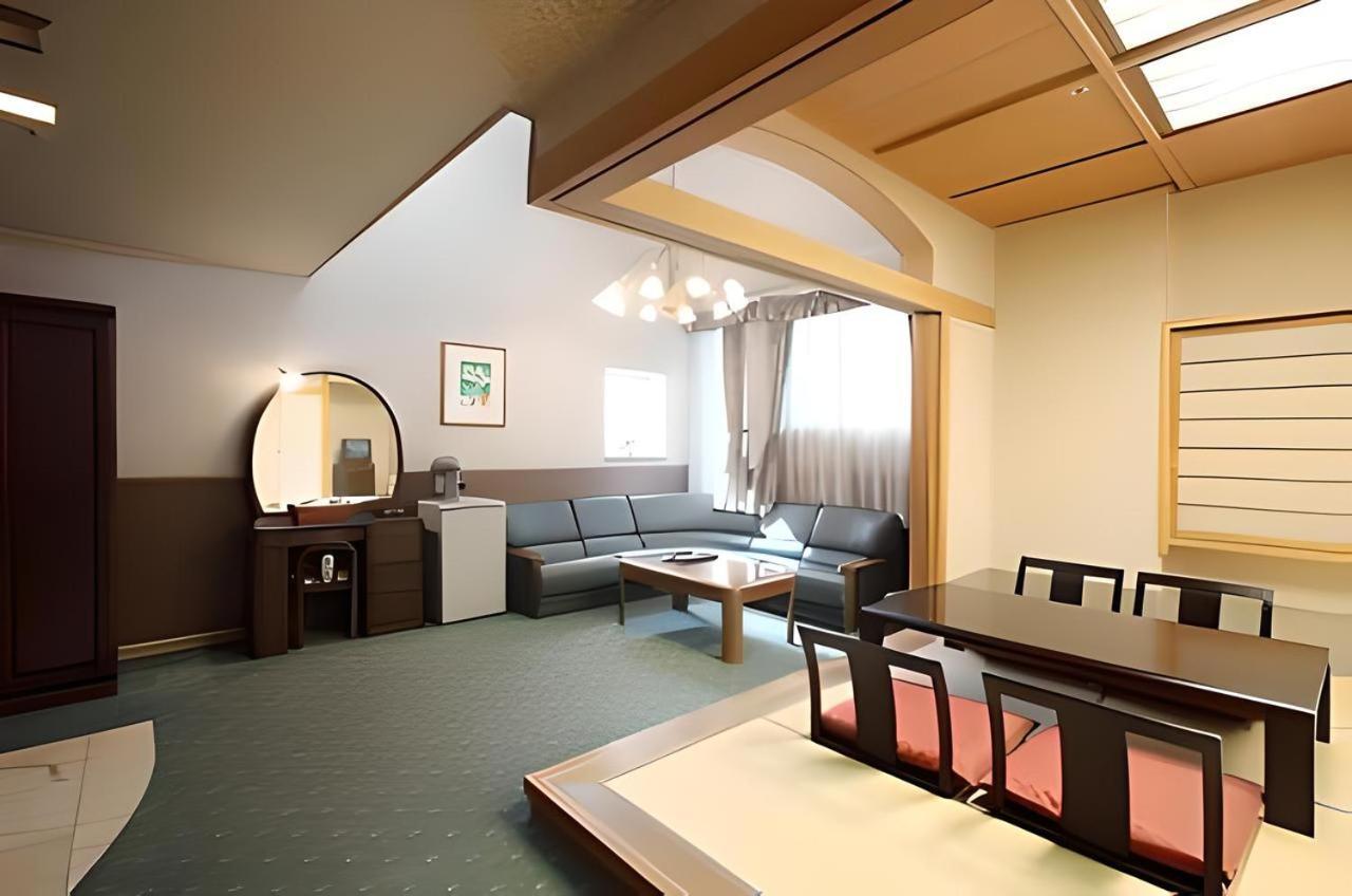 New Sunpia Tsuruga Hotel Bagian luar foto